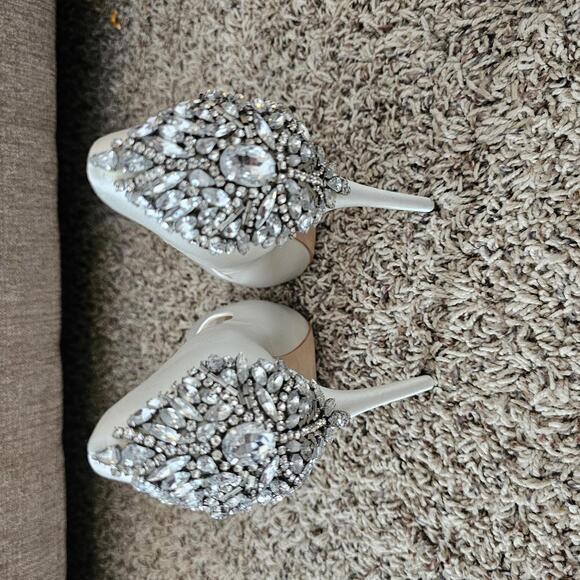 Badgley Mischka Women's Satin Peep Toe Heels with Crystals Kiara sz 7.5 - Picture 3 of 7